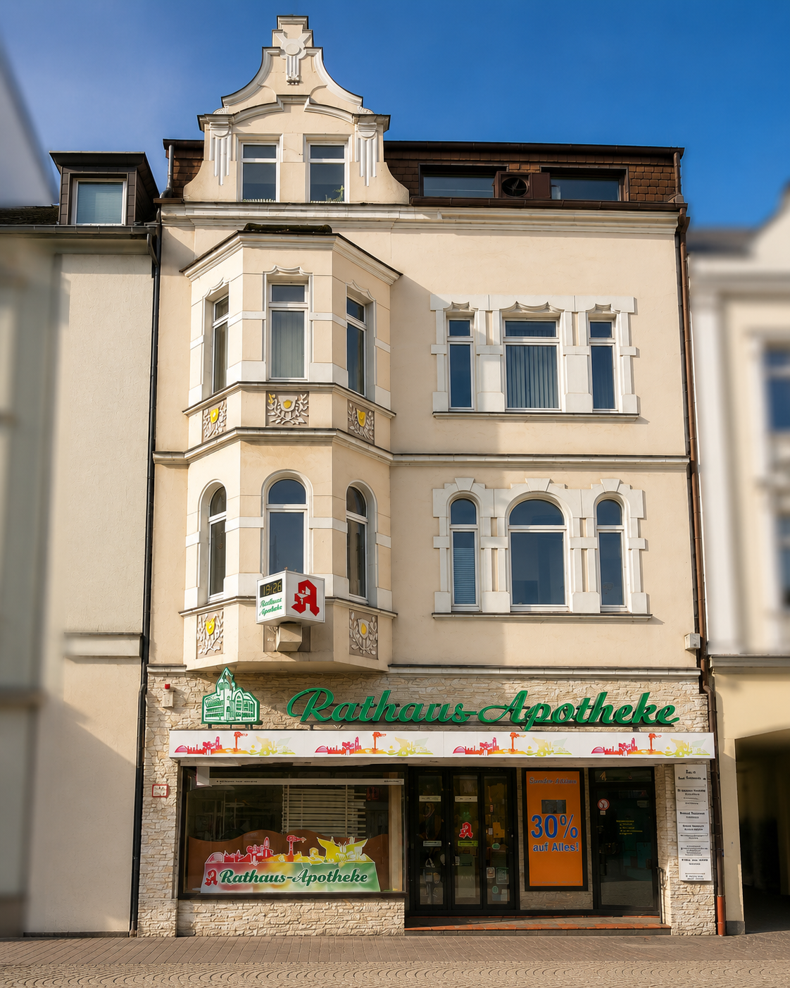 Wohn- und Geschäftshaus Rathaus-Apotheke am Rathausplatz
